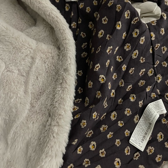 Adorable ZARA toddler faux fur coat with hood - Picture 5 of 6